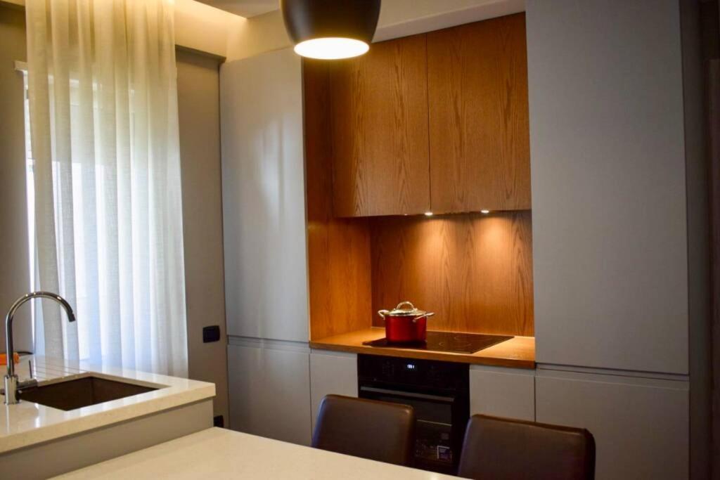 Center 1 Apartment *